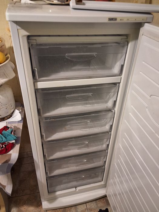Продам морозилку атлант 260 л