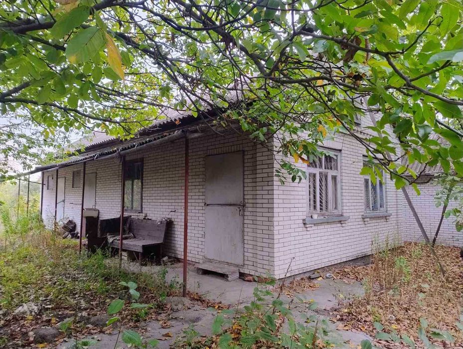 Продаж будинку та земельної ділянки