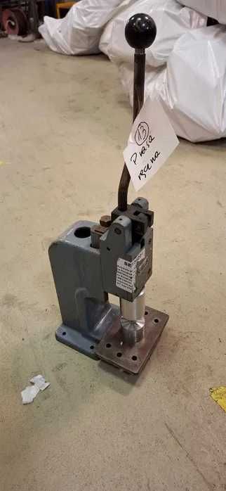 Ручний прес STEINEL PHK / Stössel – надійний прес для майстерні