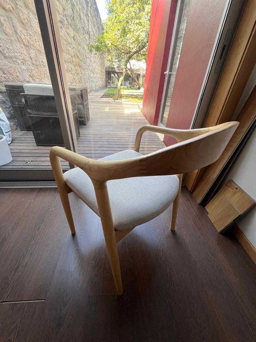 Mesa de jantar extensível + 4 cadeiras