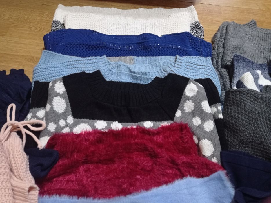Zestaw swetrów damskich