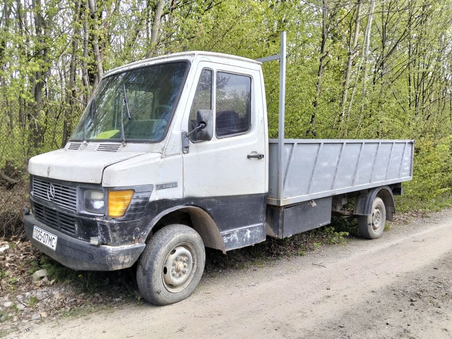 Мерседес 207 робочий