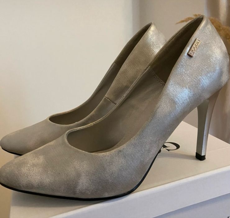 Szpilki srebrne skorzane 38