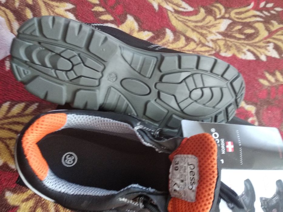 Ботинки  39 розмір