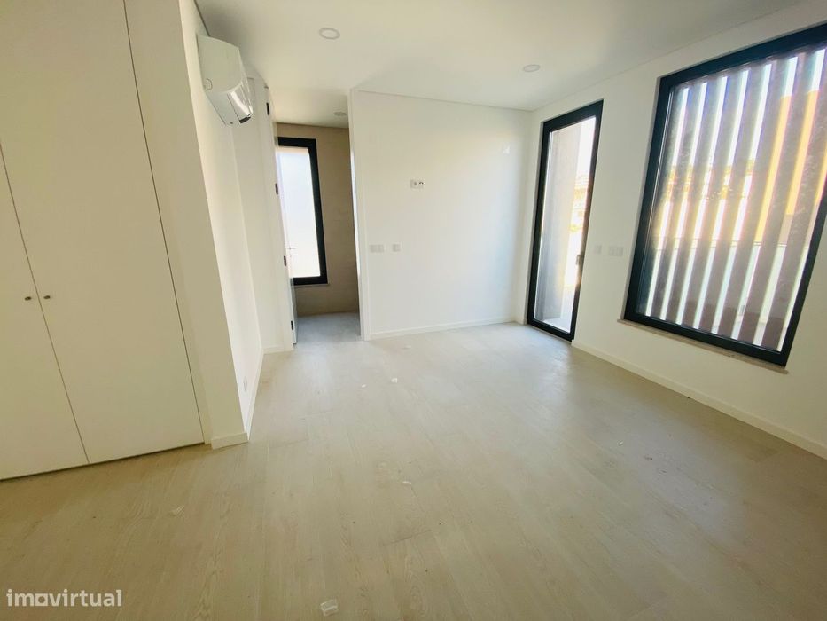 Moradias T4 de qualidade superior com piscina - Salir do Porto
