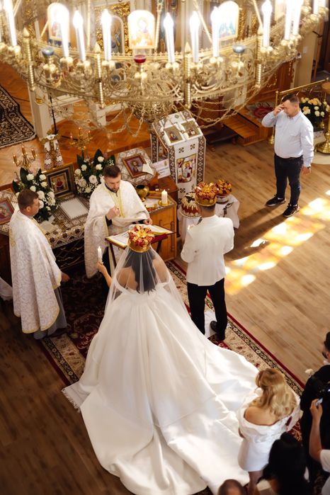 Продаю весільне плаття ( піджак теж)Львів