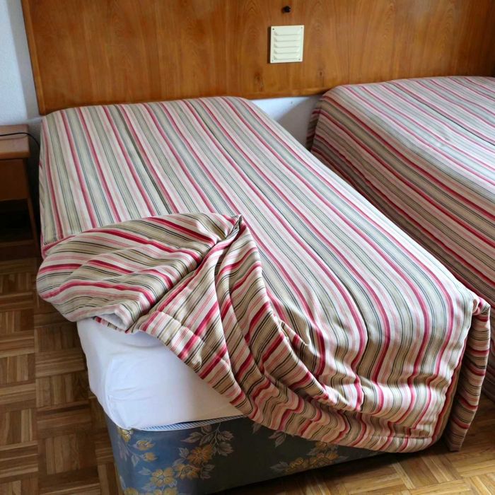 Mobiliário e Loiças Sanitária de Hotel Remodelado