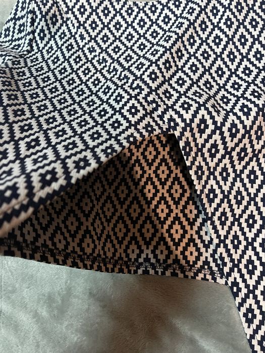 Топ з вирізом на спинці