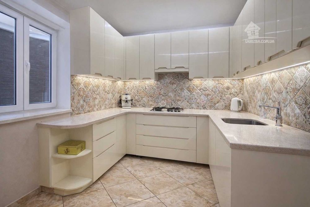 Київ. Будинок 250 кв. Теплий басейн, сауна, генератор.