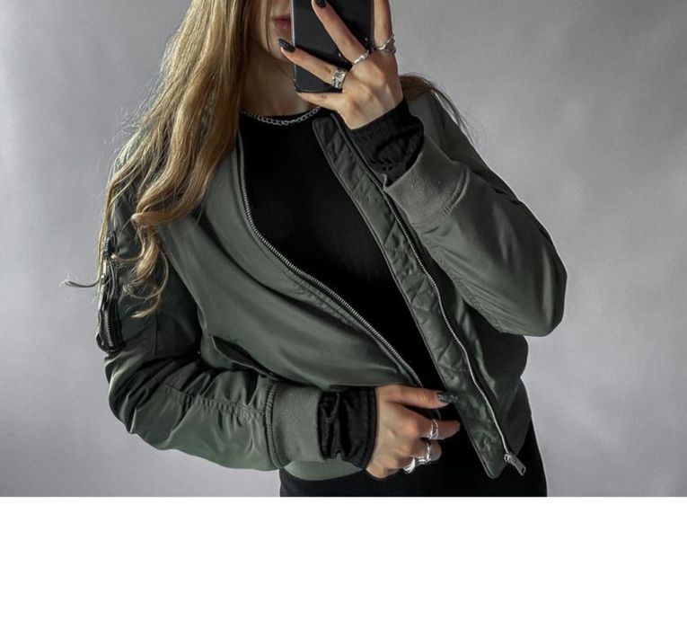 Актуальний красивий бомбер