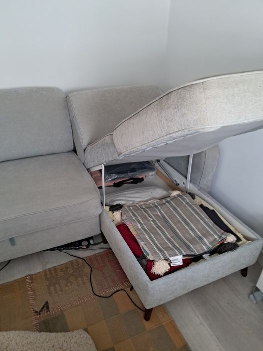 Sofá 2 lugares com "chaise longue" e arrumação, verde acinzentado