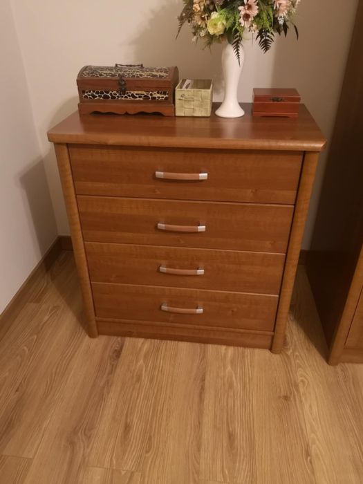 Komoda używana o wymiarach 80*80*45 cm