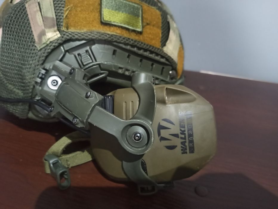 Комплект шолом, навушники та кавер