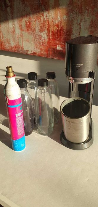 Máquina de Água com Gás - Sodastream Duo Pack - com 4 garrafas + Cilindro Cheio