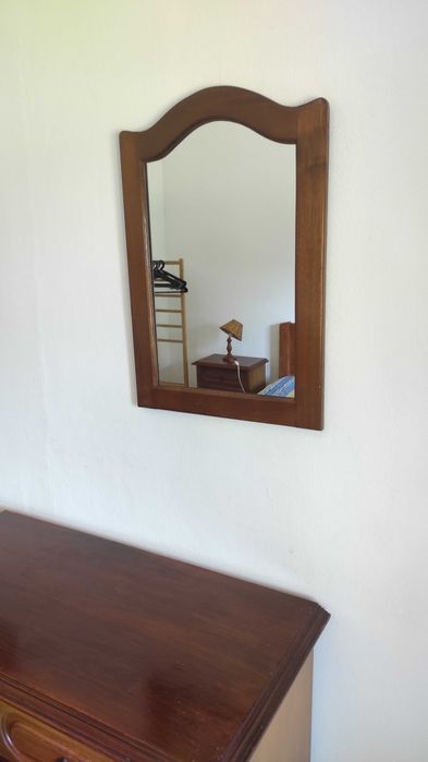 cômodas  e mesa de cabeceira em madeira maciça