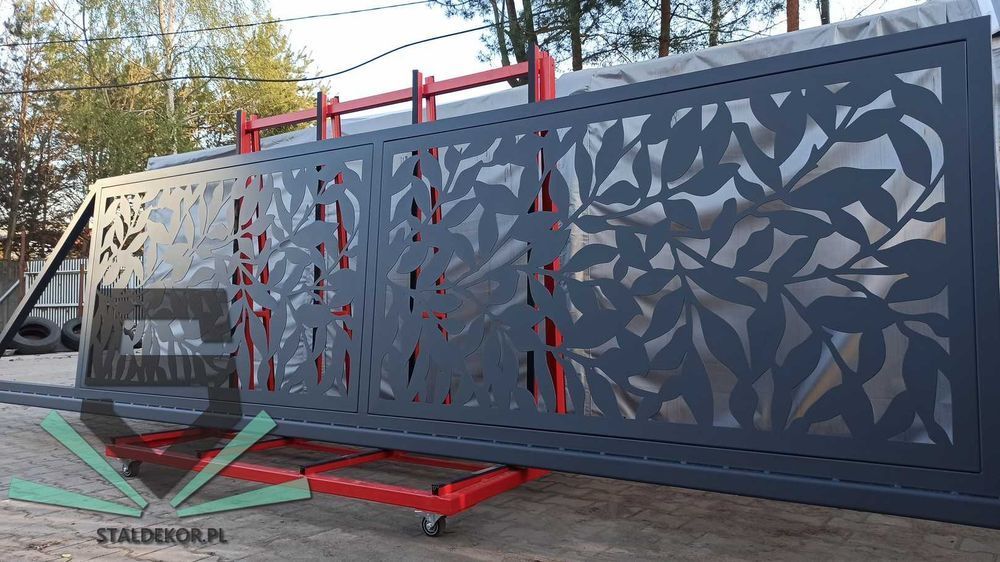 Brama przesuwna 5x1,5m wycinana laserowo, CNC,  panelowa.  Corten