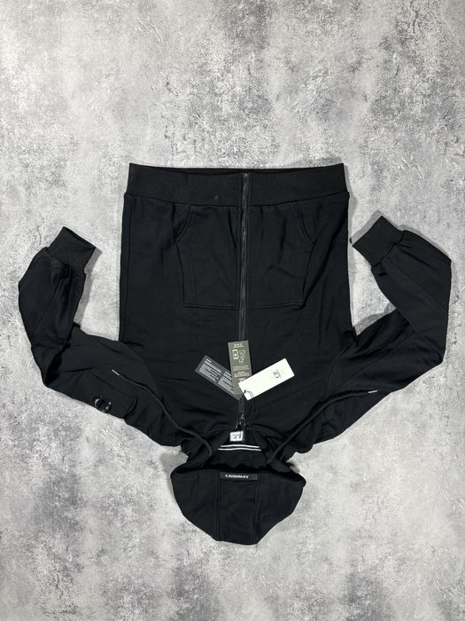 Продам зипку cp company