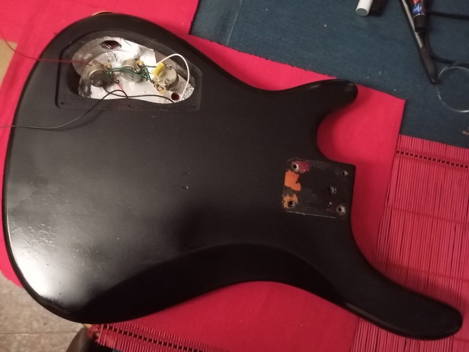 Baixo /corpo e algum Hardware