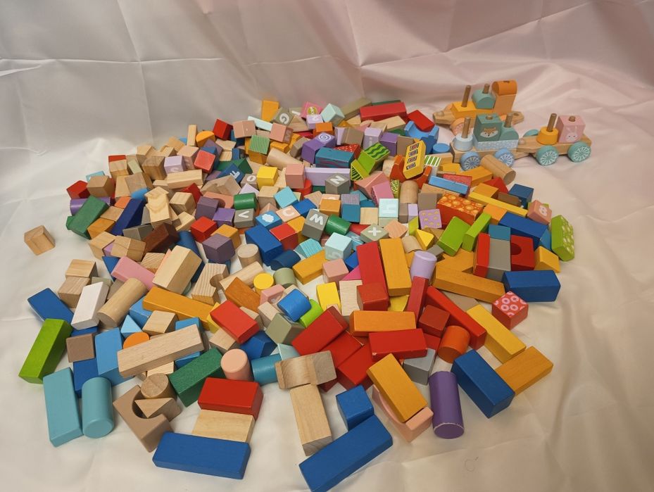 Klocki drewniane ok 350 sztuk, około 6,8kg