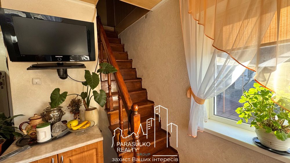 Продам будиночок поряд з ставочком