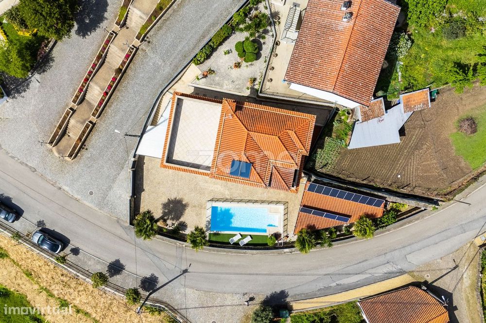 Moradia T5 com Piscina e Jardim, a 5min de Celorico de Basto