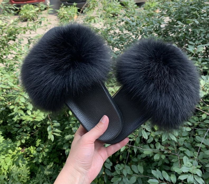 Шлепки с мехом песца, тапочки с мехом, тапулі з хутром песця.