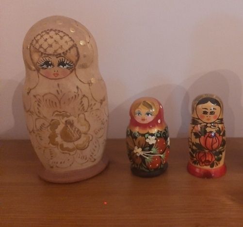 Matrioskas em madeira pintada e talhada à mão psi natal