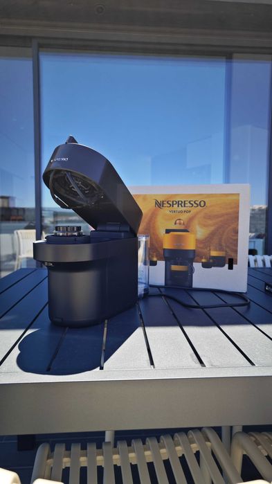 Maquina de café Nespresso Vertuo Pop nova