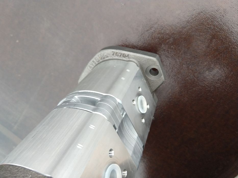 Pompa hydrauliczna Rexroth do ciągników Renault  lewa