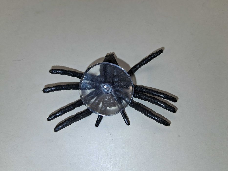 N132 Gumowy Pająk Dekoracja Na Przyssawce Halloween Strój