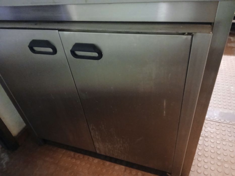 Armário de chão, 4 frentes, em inox