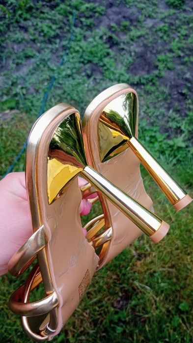 Босоніжки туфлі на підборах шльопанці на каблуку