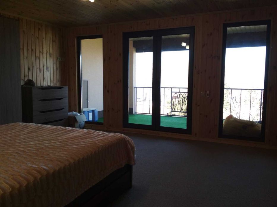 Частина нов. будинку в закритому комплексі на Дніпрі (п3)