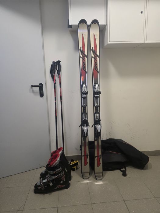Narty zjazdowe Volant z wiązaniami,buty Nordica 32,kijki Rossignol