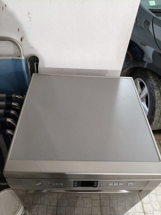 Máquina da loiça Hotpoint ARISTON
