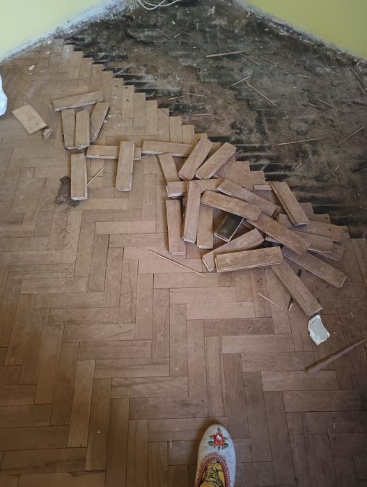 Oddam parkiet  podłogową