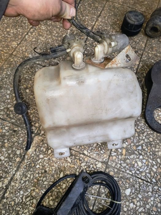 Zbiorniczek spryskiwaczy jeep Cherokee xj 89-97r 4,0