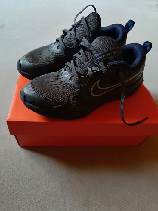 Nike Cosmic Runner