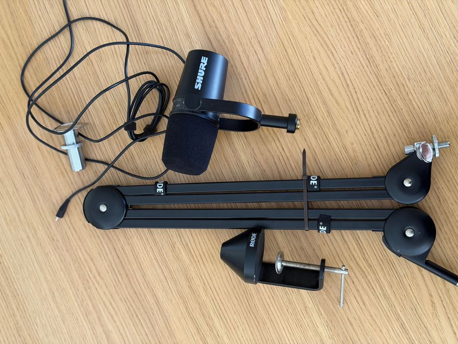 Shure MV7 + Braço Rode PSA1 – Kit Podcast/Streaming