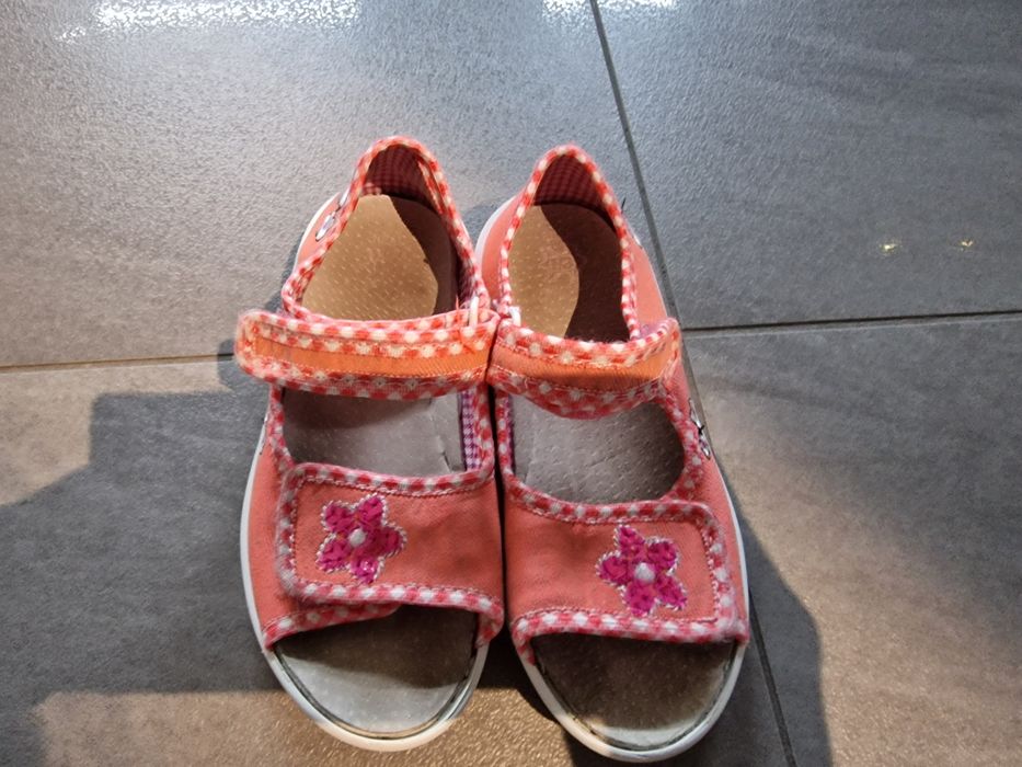 Kapcie do przedszkola r.27 stan idealny