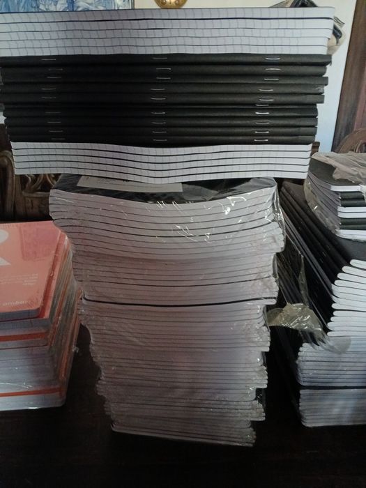 Cadernos A4 capa preta