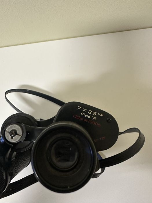 Бінокль в чохлі