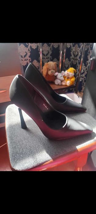 Туфлі нові 25см з червоною
