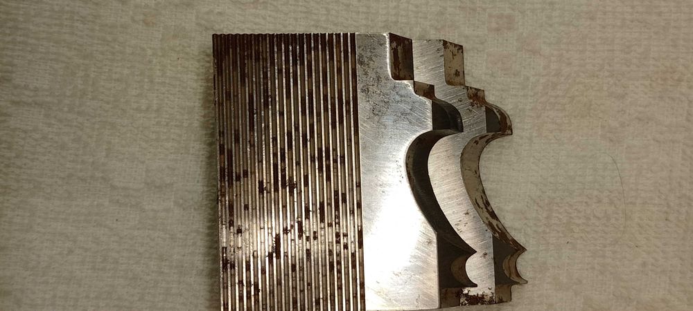 Głowica frezarska do drewna na noże {frezy} ryflowane