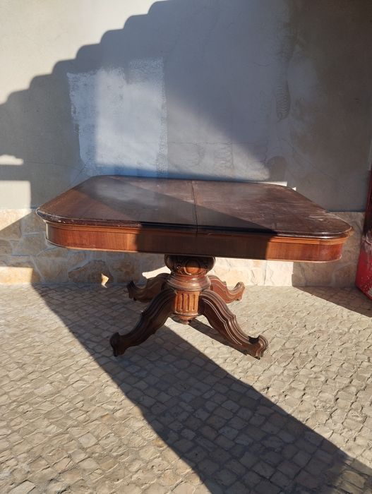 Mesa madeira maciça com pé trabalhado