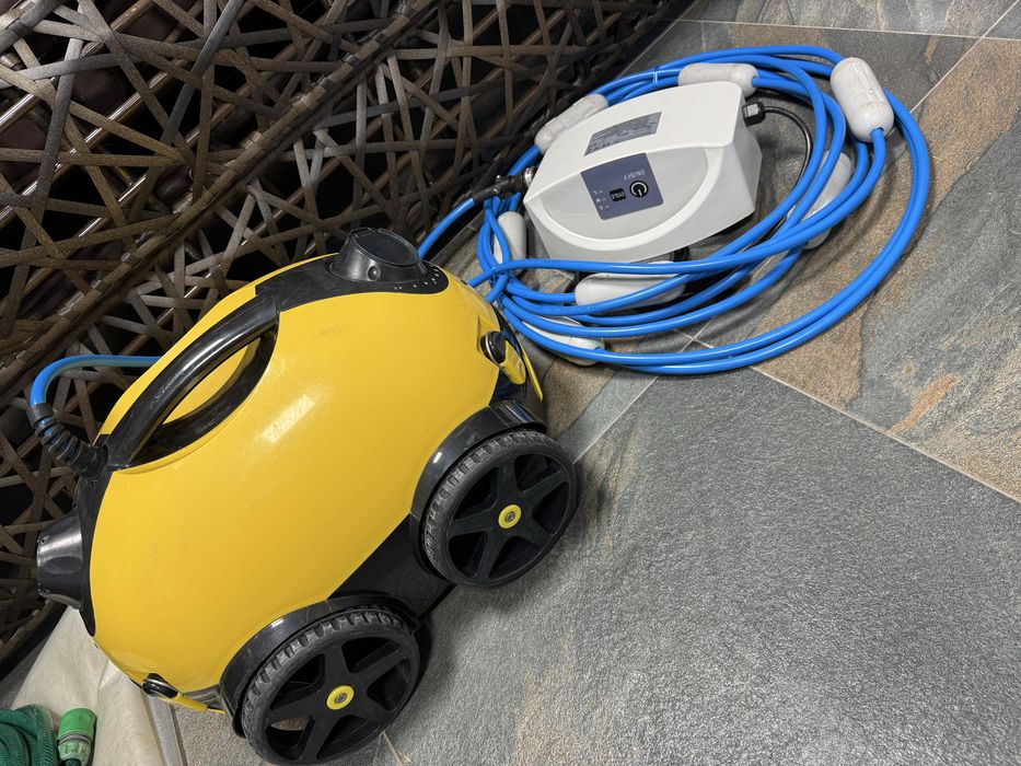 Робот пилесос для басейна