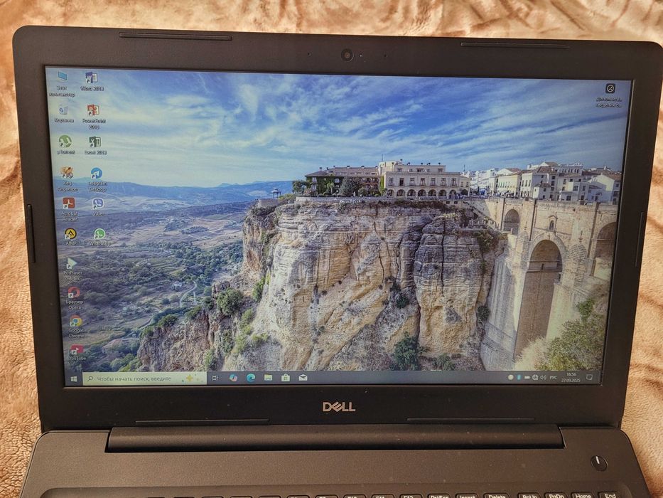 Dell Latitude 3590 Laptop i3-7130U 2.7GHz 8GB 240GB SSD  FHD 15.6"
