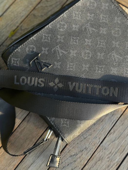 Сумка Louis Vuitton через плечо черная Лв кожаная барсетка LV Луи