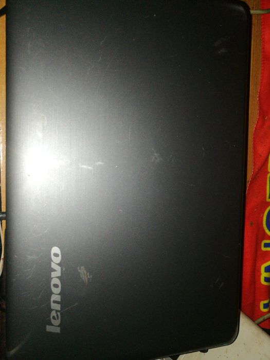Laptop Lenovo z Windowsem 7