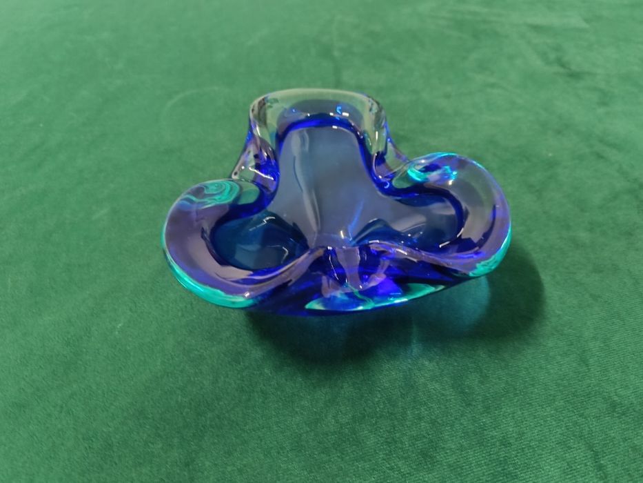 Piękna popielniczka z grubego szkła somersso  lata 70 kobalt